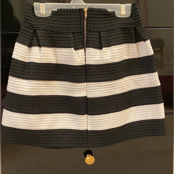 Black and white Skirts - Picture 4 of 7